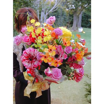 幕張の花屋からイベントのお祝い、壇上の花、大きいサプライズ花束