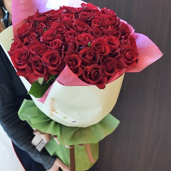幕張、千葉、千葉みなとや浦安のディズニーリゾートでプロポーズの演出に人気の赤バラ花束40本真実の愛