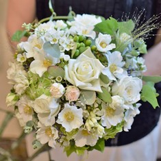 結婚式の持ち込みブーケ、ラウンドブーケ、白グリーン