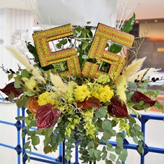 オーダースタンド花イメージ数字ナンバー：千葉市美浜区の幕張メッセのコンサート・ライブや公演にお祝い花を贈る|スタンド花、花束、フラスタ、お祝いアレンジ、プリザーブドフラワーを幕張のお花屋さんブーケアンドブーケ海浜幕張店からお届け