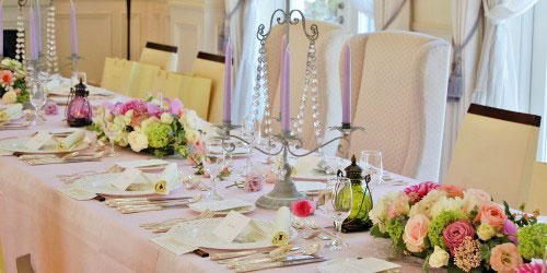 少人数の結婚式をお花で装飾、明るい雰囲気、千葉や幕張。
